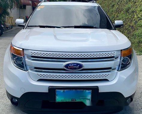 Selling White Ford Explorer 2013 at 29000 km 
