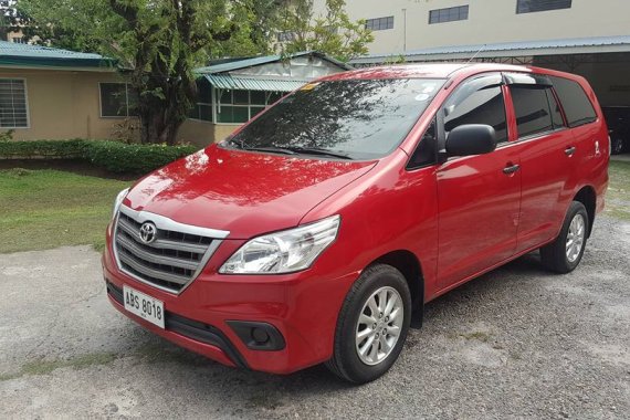 Red Toyota Innova 2007 at 45000 km for sale 