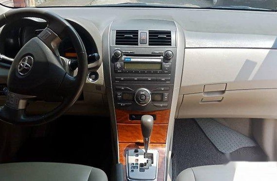 Silver Toyota Corolla Altis 2009 Automatic Gasoline for sale 