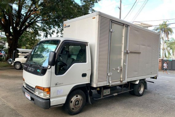 Selling 2018 Isuzu Elf Van in Quezon City