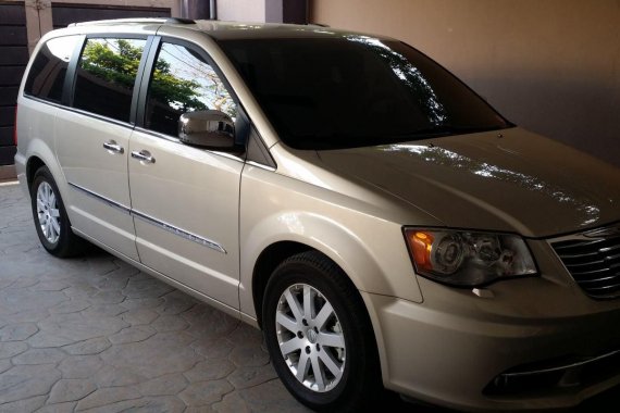2012 Champagne Gold Town and Country for sale in Muntinlupa