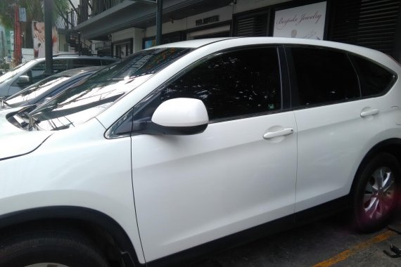 Selling White Honda Cr-V 2012 at 70000 km in Makati 