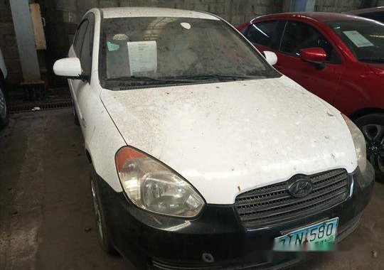 White Hyundai Accent 2010 at 113000 km for sale 