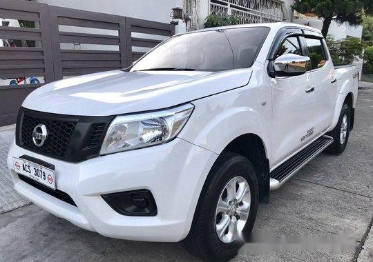 White Nissan Navara 2016 at 35000 km for sale
