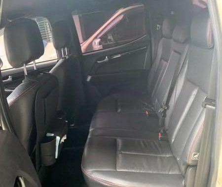 Isuzu D-Max 2015 at 50000 km for sale 