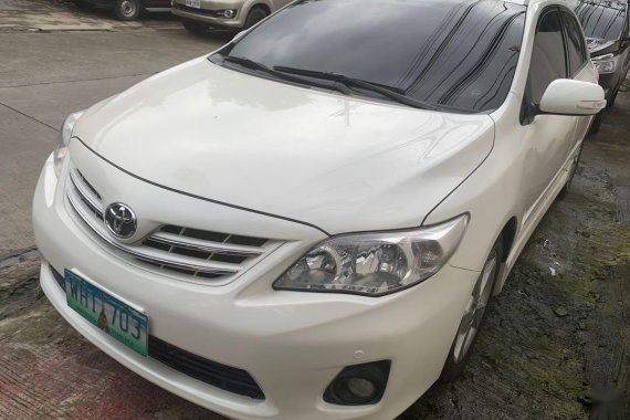White Toyota Corolla Altis 2013 for sale in Quezon City 