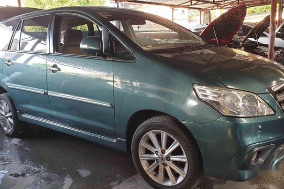 Selling Green Toyota Innova 2015 at 38000 km