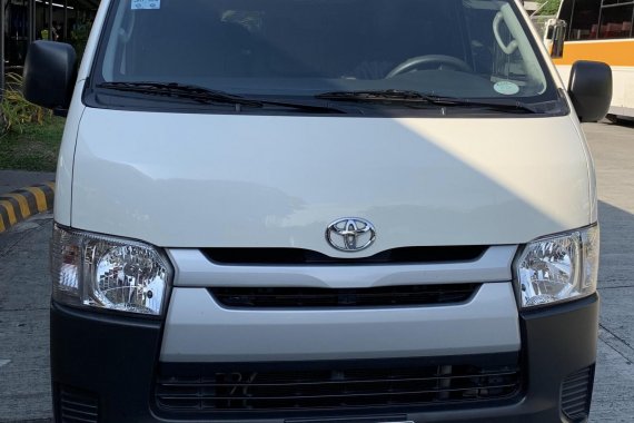 Selling Used Toyota Hiace 2015 Manual Diesel in Makati 