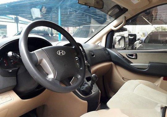Silver Hyundai Starex 2015 at 42000 km for sale