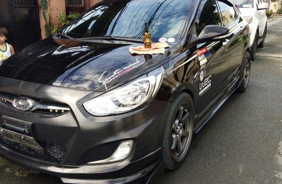 Selling Black Hyundai Accent 2014 Manual Gasoline at 86000 km 