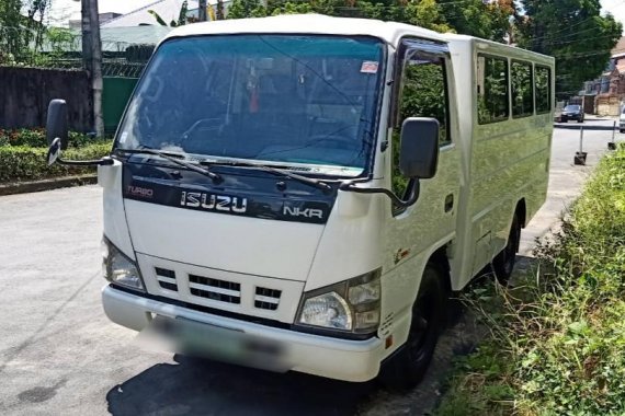 Selling Isuzu Nhr 2011 in Quezon City