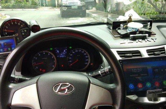 Selling Black Hyundai Accent 2014 Manual Gasoline at 86000 km 