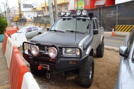 Sell 2nd Hand 2001 Nissan Frontier Navara Truck in Santa Rosa 