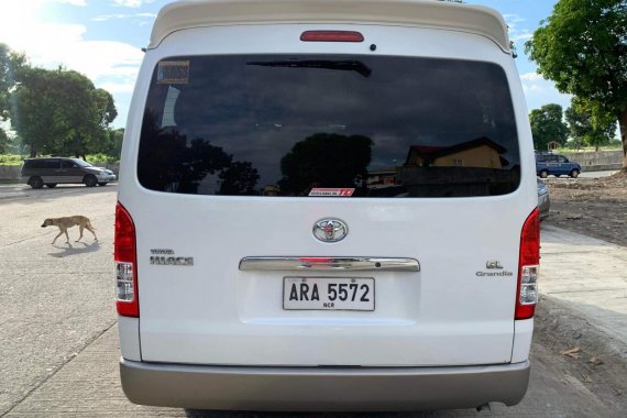 Sell White 2015 Toyota Hiace Manual Diesel in Las Pinas 