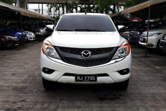 Selling White Mazda Bt-50 2016 in Cainta