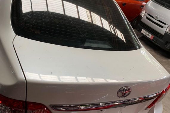 Selling White Toyota Corolla Altis 2013 in Quezon City