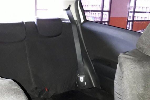 Selling White Honda Hr-V 2015 in Makati 