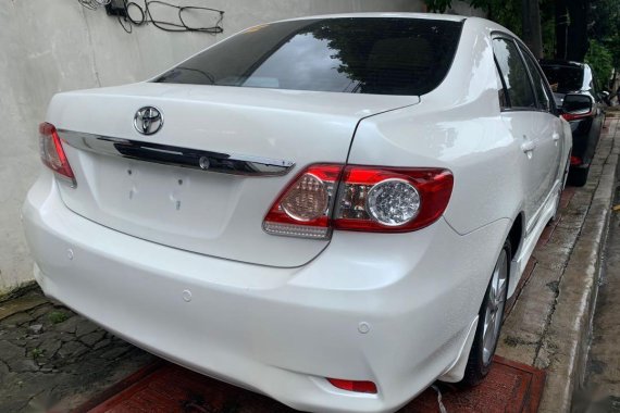 White Toyota Corolla Altis 2013 for sale in Quezon City