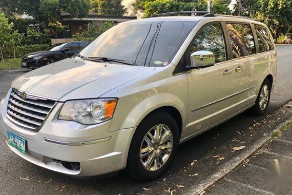 2009 Chrysler Town And Country at 60000 km for sale 