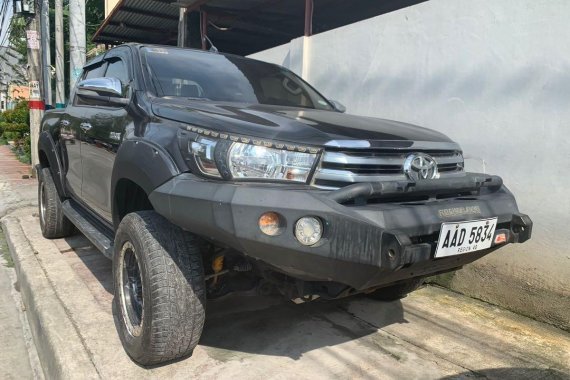 Black Toyota Hilux 2016 for sale in Quezon City 