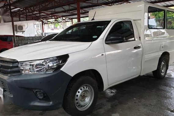 Selling White Toyota Hilux 2017 in Quezon City 