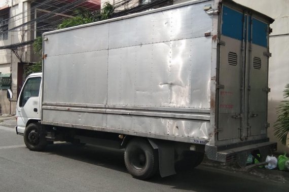 Selling 2007 Isuzu Elf Truck in Makati 