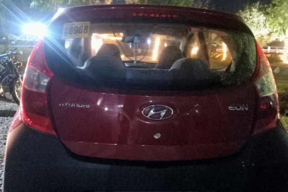 Red Hyundai Eon 2016 at 12000 km for sale 