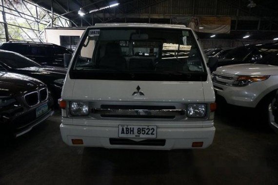 Selling White Mitsubishi L300 2015 Manual Diesel 