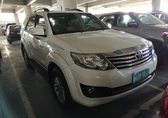 Selling White Toyota Fortuner 2012 