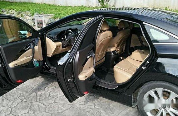 Black Hyundai Azera 2013 at 83000 km for sale