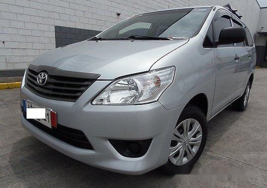 Selling Toyota Innova 2015 Manual Diesel at 32000 km