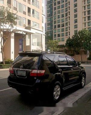 Selling Black Toyota Fortuner 2010 at 93000 km 