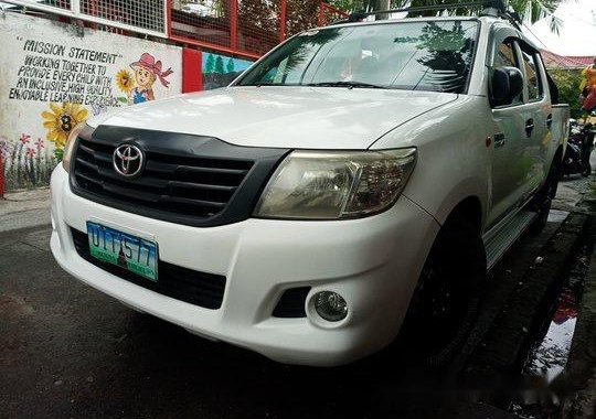 Selling White Toyota Hilux 2012 Manual Diesel 