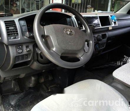 Selling 2014 Toyota Hiace at 28000 km
