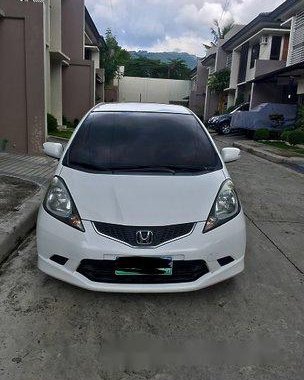 Selling White Honda Jazz 2010 at 77000 km 