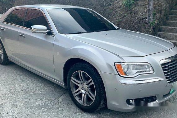 Selling Chrysler 300c 2013 in Pasig