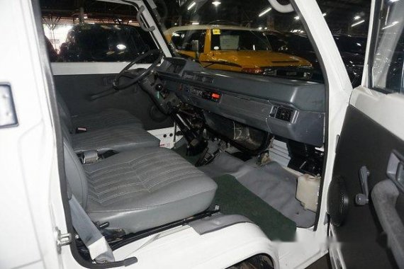 Selling White Mitsubishi L300 2015 Manual Diesel 