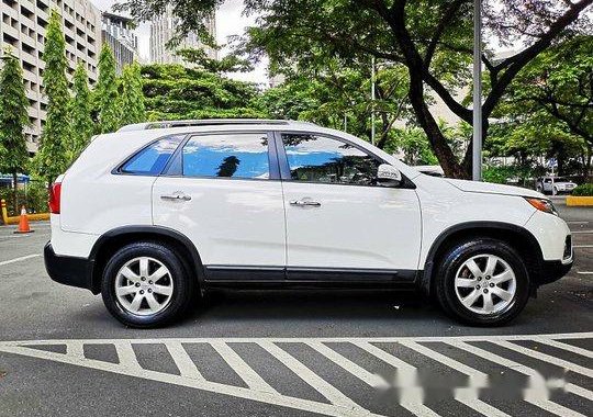 White Kia Sorento 2010 for sale in Manila