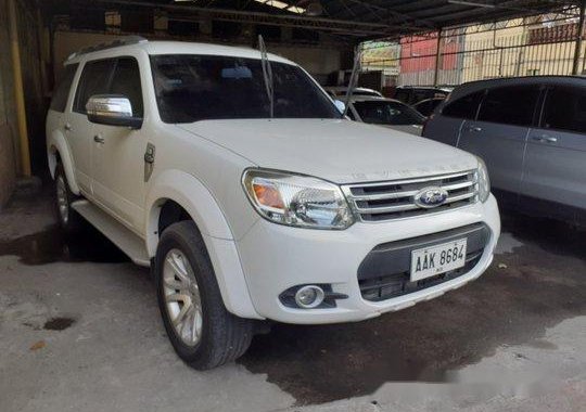 Selling White Ford Everest 2014 at 88000 km