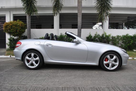 Silver Mercedes-Benz Slk 350 2004 at 40000 km for sale 