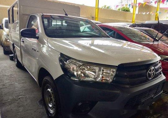 Selling White Toyota Hilux 2018 Manual Diesel 