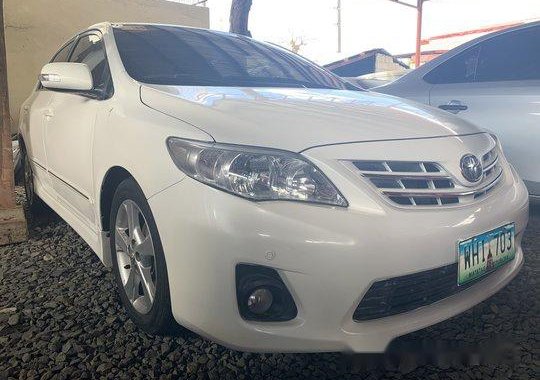 Selling White Toyota Corolla Altis 2013 at 52000 km 