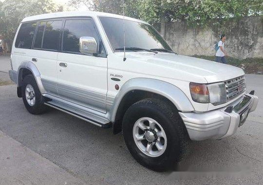 Selling White Mitsubishi Pajero 1998 Manual Diesel