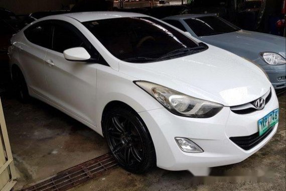 White Hyundai Elantra 2012 Manual Gasoline for sale 