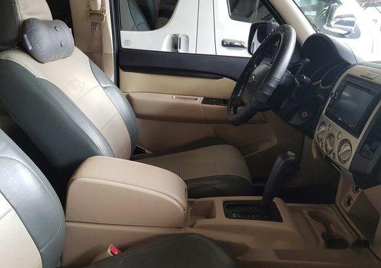 Selling Black Ford Everest 2011 Automatic Diesel