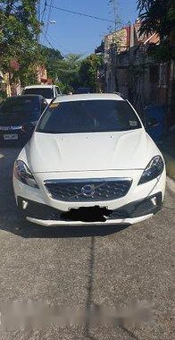 Selling White Volvo V40 2015 Automatic Diesel 