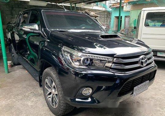 Selling Black Toyota Hilux 2017 at 43000 km 