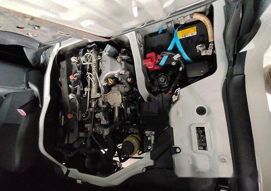 Selling White Toyota Hiace 2017 at 28000 km