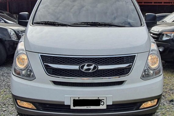 White Hyundai Grand Starex 2014 for sale 