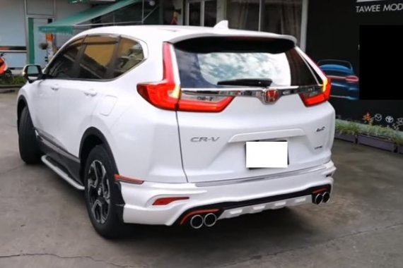 White Honda Cr-V 2016 for sale in Las Pinas 